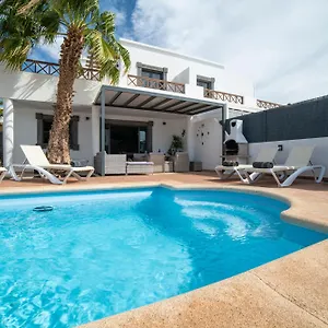https://villa-ariana.in-canary-islands.com